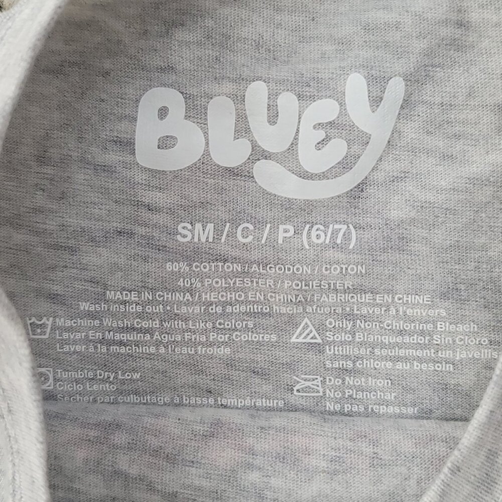 Bluey Grey Happy Holidays Size Small 6/7 New with Tag! - Picture 3 of 6